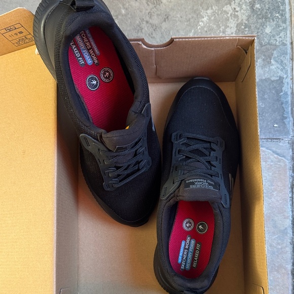 Skechers woman Black Slip-Resistant Sneakers with Red Insole used ones - Picture 5 of 7